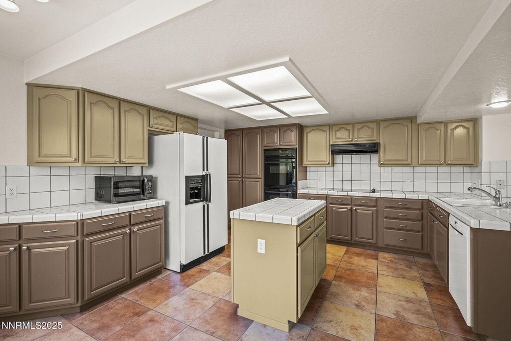 Sparks, Nevada, 89436, United States, 4 Bedrooms Bedrooms, ,3 BathroomsBathrooms,Residential,Forsale,1936737