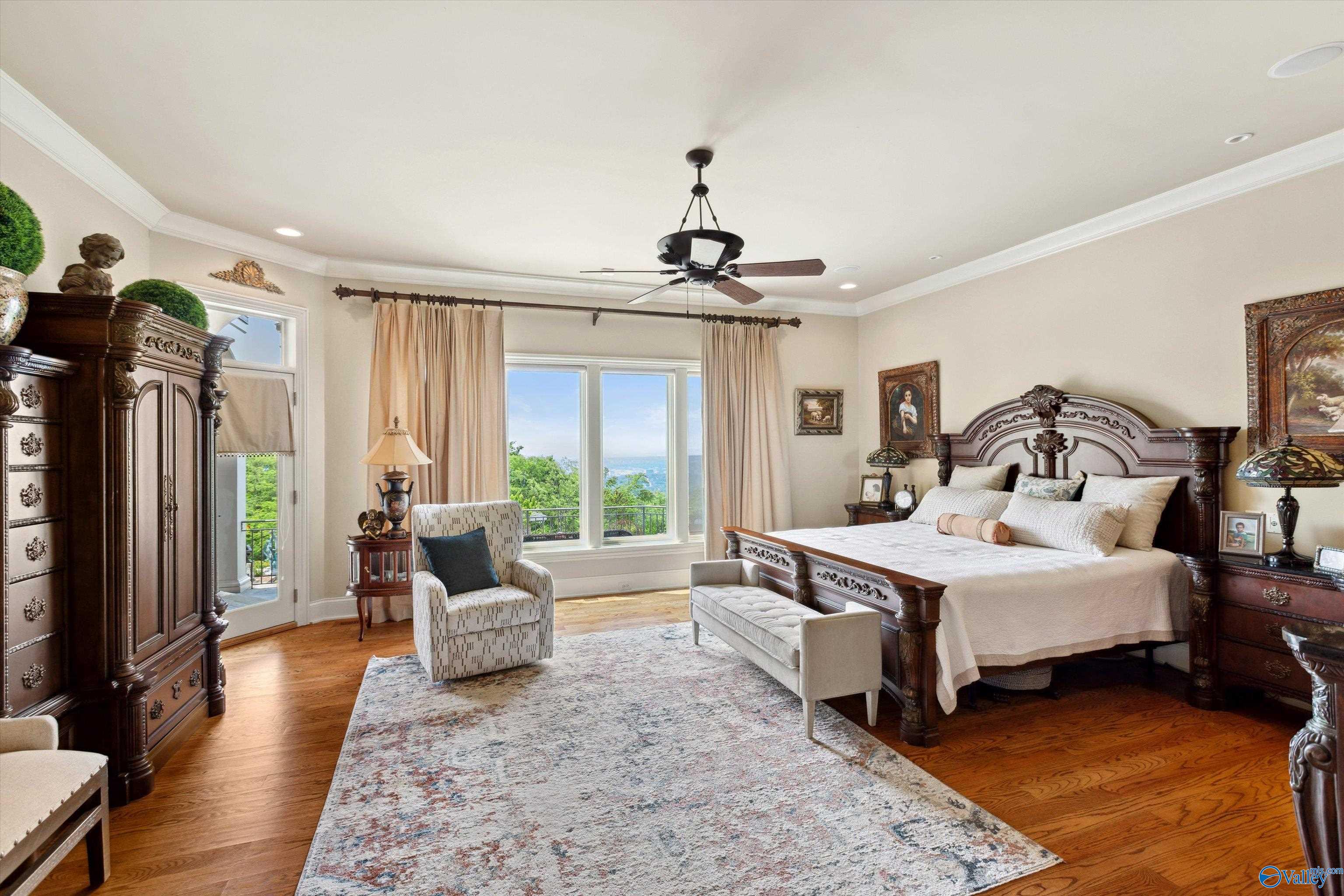 Huntsville, Alabama, 35801, United States, 6 Bedrooms Bedrooms, ,6.5 BathroomsBathrooms,Residential,Forsale,1997969