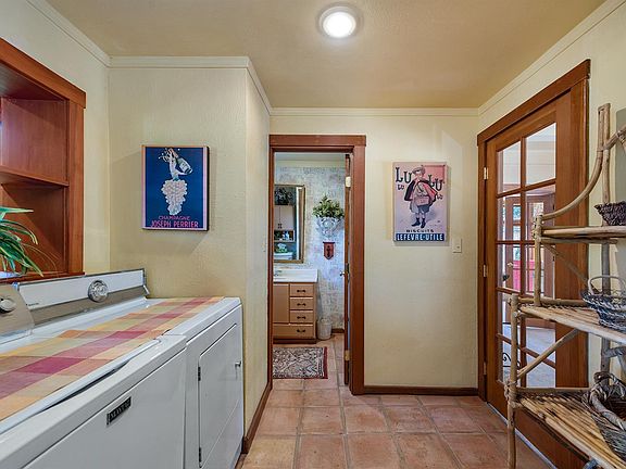 Sebastopol, California, 95472, United States, 2 Bedrooms Bedrooms, ,2 BathroomsBathrooms,Residential,Forsale,1997658