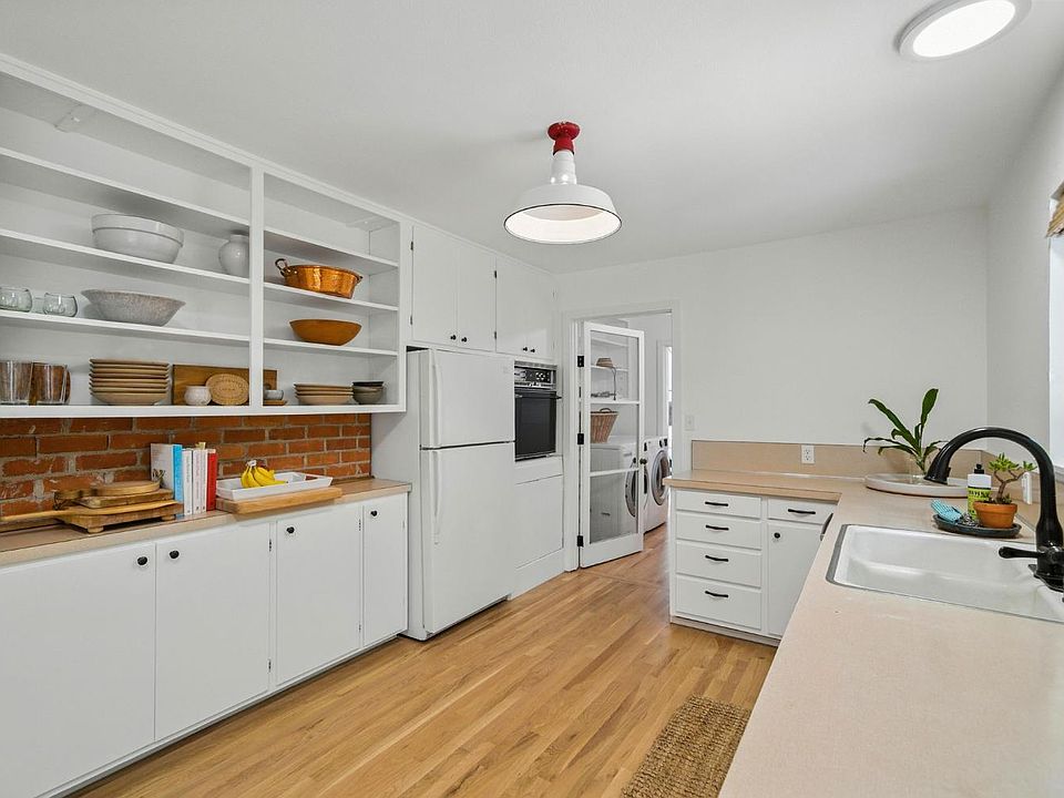 Sebastopol, California, 95472, United States, 5 Bedrooms Bedrooms, ,4 BathroomsBathrooms,Residential,Forsale,1918982