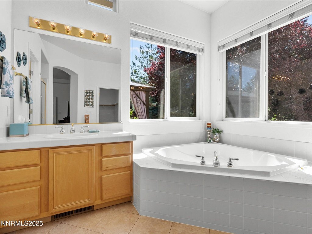 Sparks, Nevada, 89436, United States, 5 Bedrooms Bedrooms, ,3 BathroomsBathrooms,Residential,Forsale,1910324
