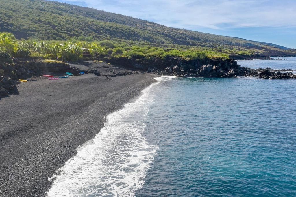 Captain Cook, Hawaii, 96704, United States, 2 Bedrooms Bedrooms, ,1 BathroomBathrooms,Residential,Forsale,2004012