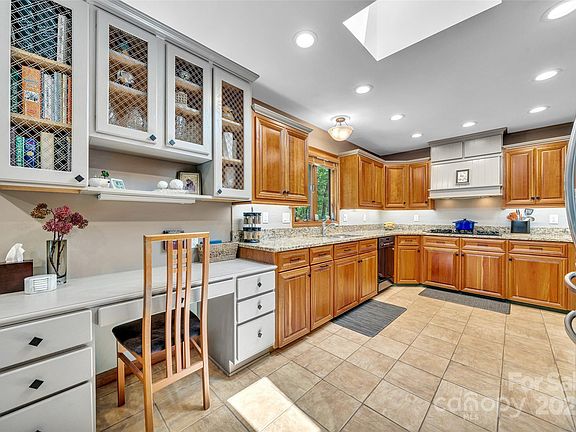 Laurel Park, North Carolina, 28739, United States, 3 Bedrooms Bedrooms, ,3 BathroomsBathrooms,Residential,Forsale,1904893