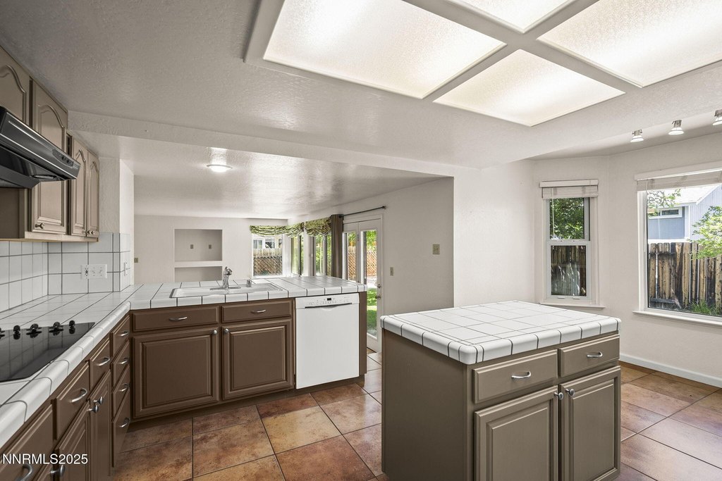 Sparks, Nevada, 89436, United States, 4 Bedrooms Bedrooms, ,3 BathroomsBathrooms,Residential,Forsale,1936737