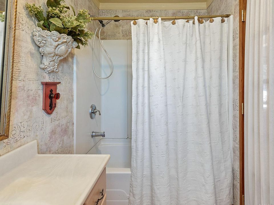 Sebastopol, California, 95472, United States, 2 Bedrooms Bedrooms, ,2 BathroomsBathrooms,Residential,Forsale,1997658