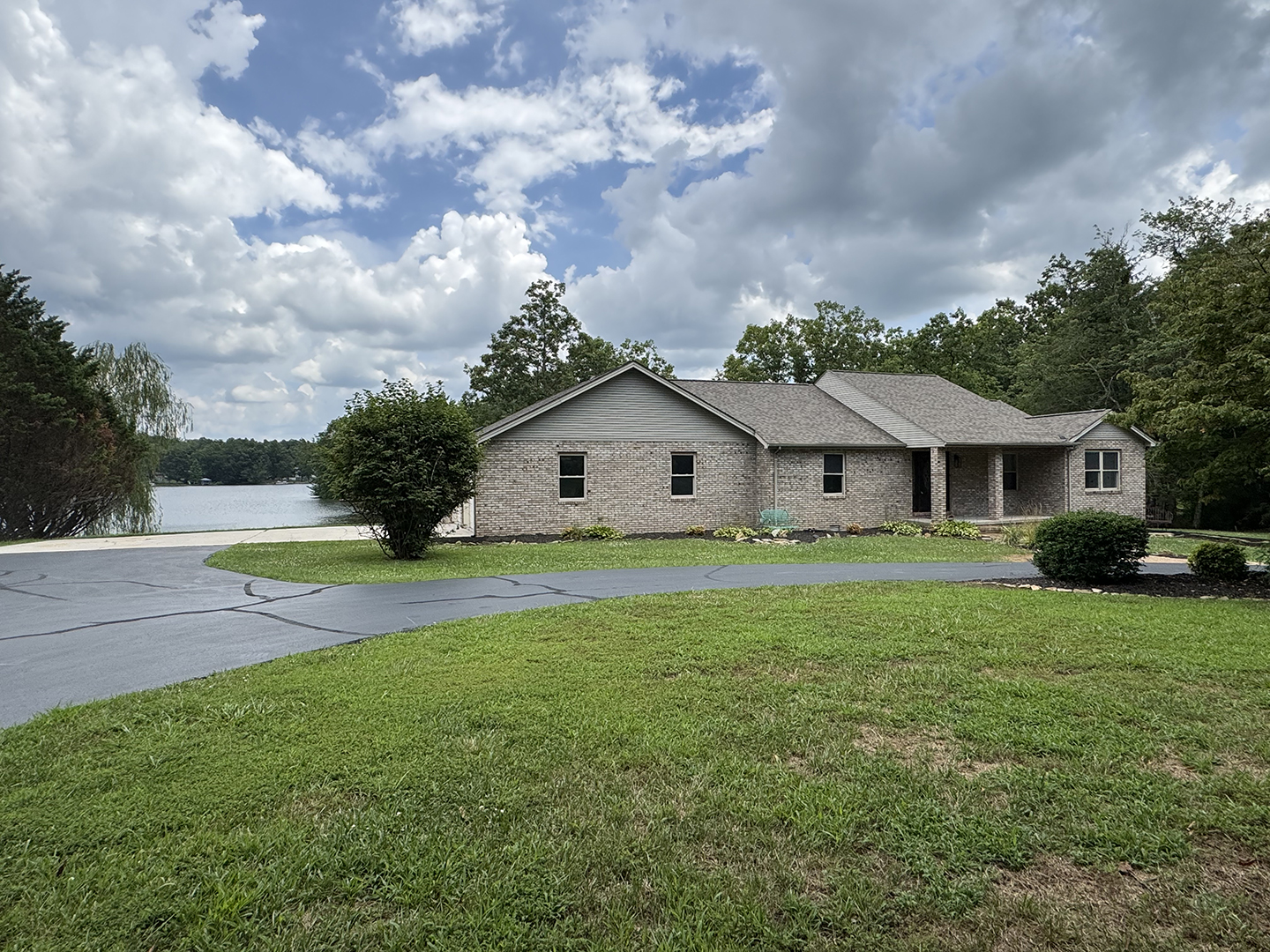 Crossville, Tennessee, 38572, United States, 4 Bedrooms Bedrooms, ,2 BathroomsBathrooms,Residential,Forsale,1907884