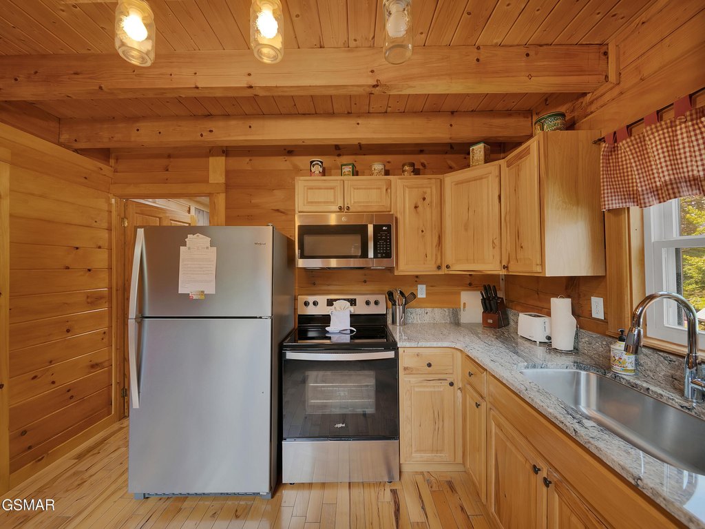 Gatlinburg, Tennessee, 37738, United States, 2 Bedrooms Bedrooms, ,2 BathroomsBathrooms,Residential,Forsale,1910184
