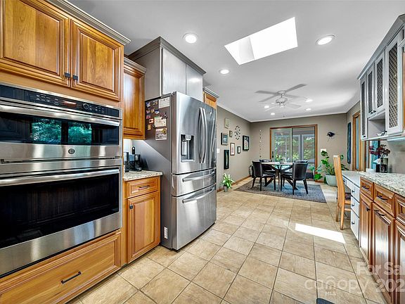 Laurel Park, North Carolina, 28739, United States, 3 Bedrooms Bedrooms, ,3 BathroomsBathrooms,Residential,Forsale,1904893