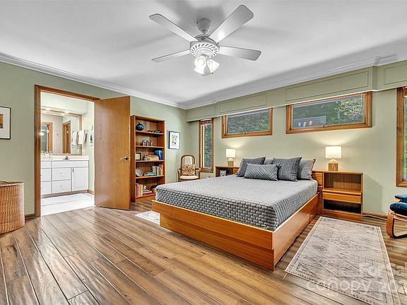 Laurel Park, North Carolina, 28739, United States, 3 Bedrooms Bedrooms, ,3 BathroomsBathrooms,Residential,Forsale,1904893
