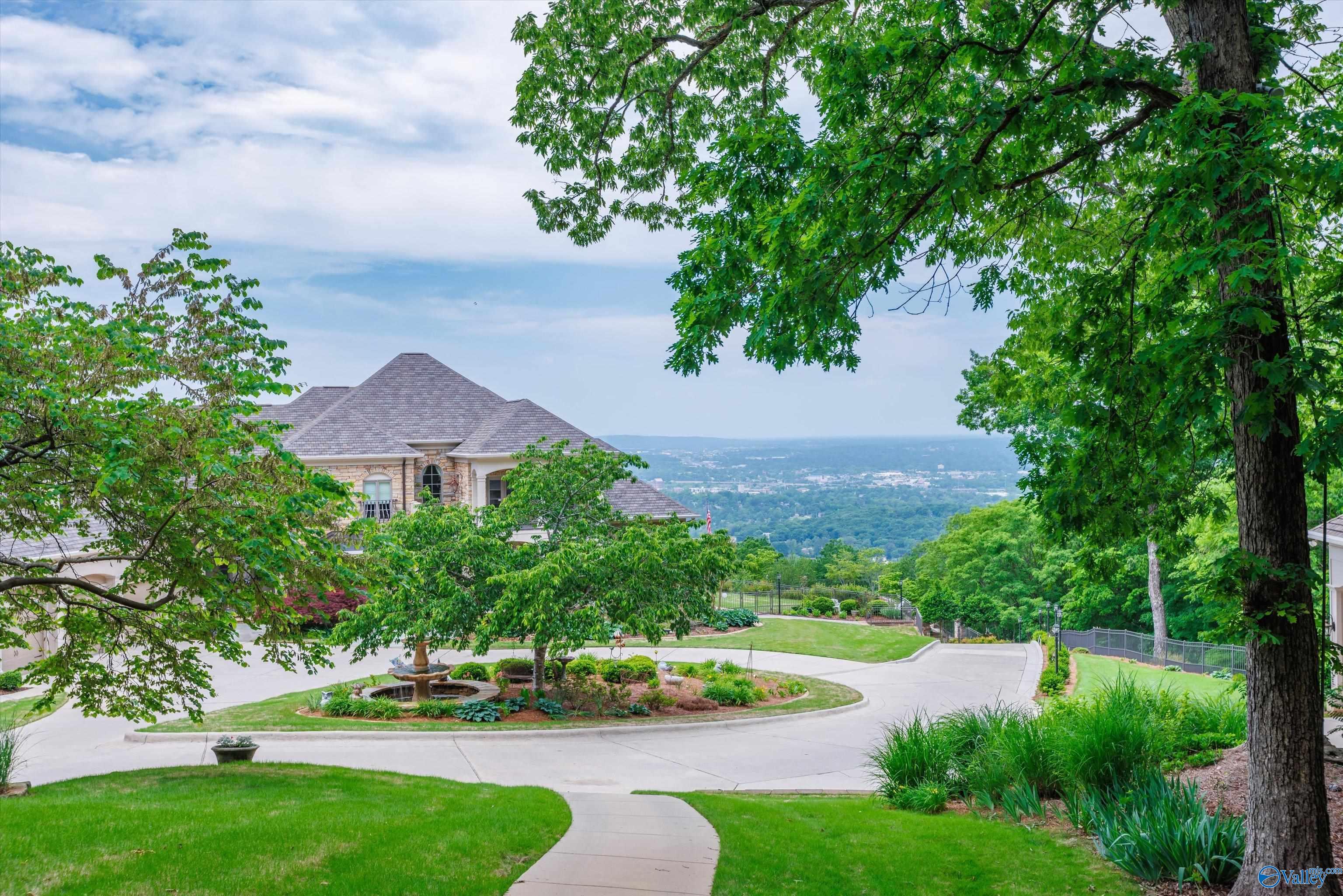 Huntsville, Alabama, 35801, United States, 6 Bedrooms Bedrooms, ,6.5 BathroomsBathrooms,Residential,Forsale,1997969