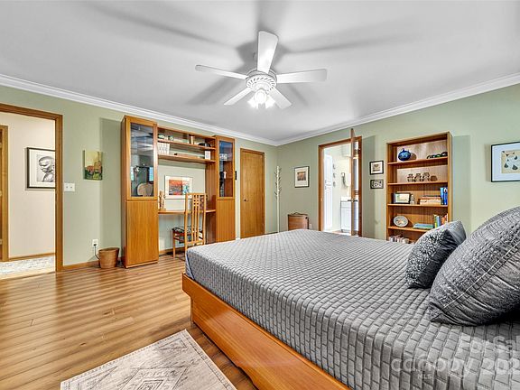 Laurel Park, North Carolina, 28739, United States, 3 Bedrooms Bedrooms, ,3 BathroomsBathrooms,Residential,Forsale,1904893