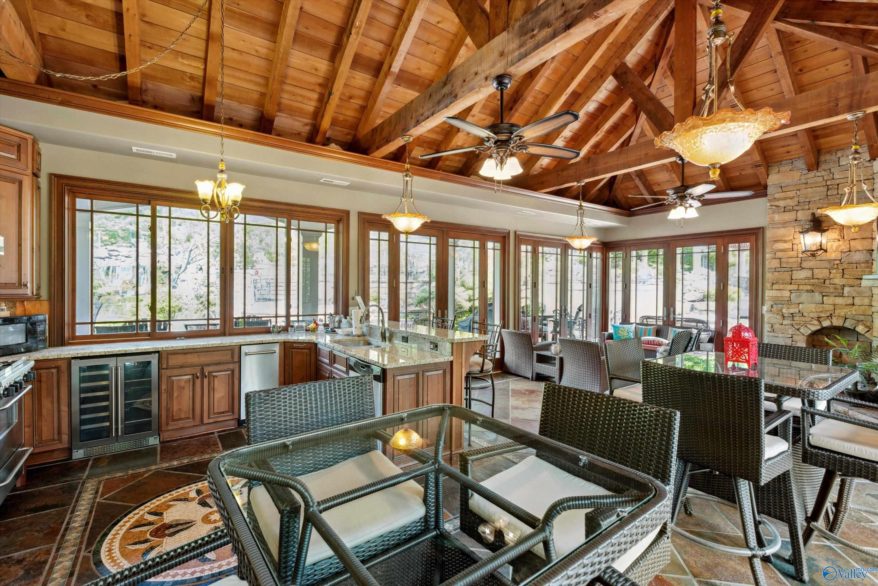 Huntsville, Alabama, 35801, United States, 6 Bedrooms Bedrooms, ,6.5 BathroomsBathrooms,Residential,Forsale,1997969