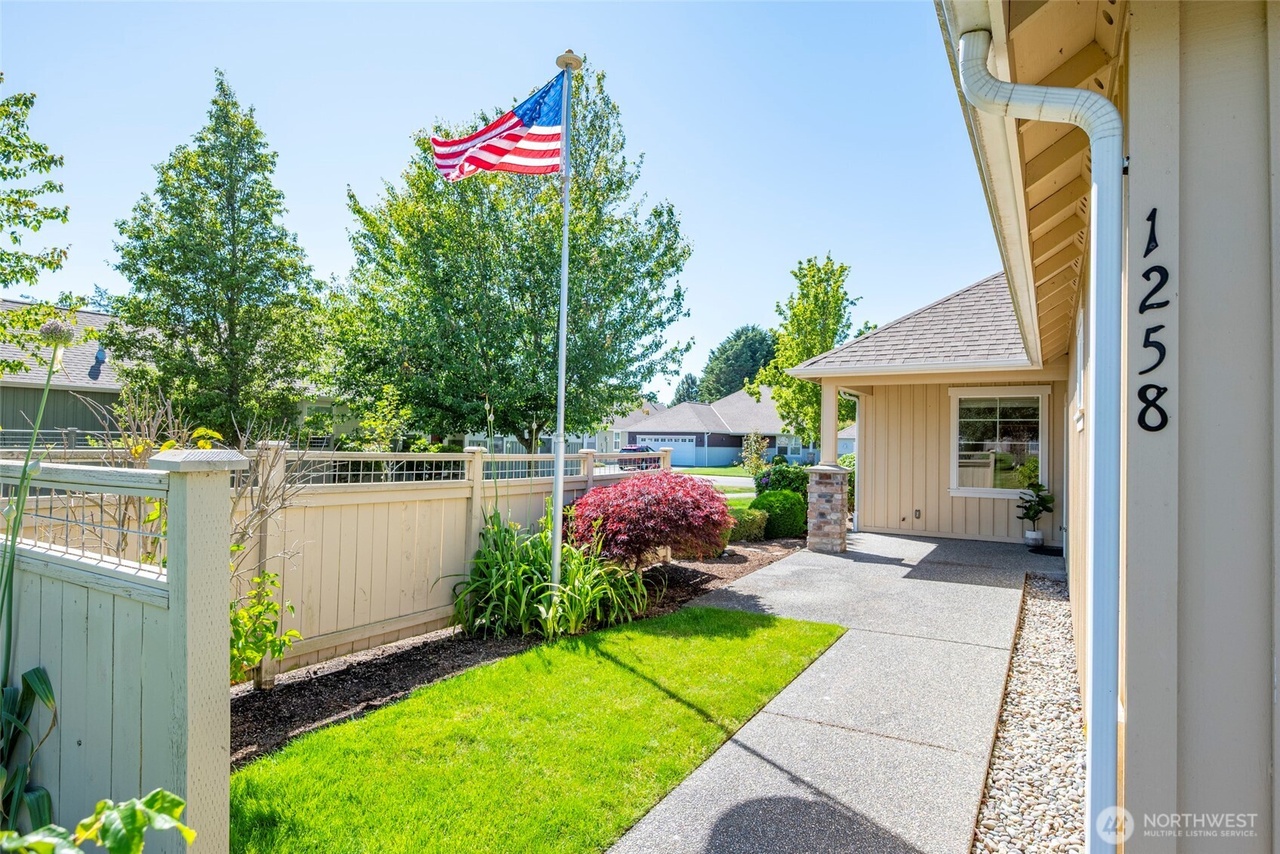 Oak Harbor, Washington, 98277, United States, 2 Bedrooms Bedrooms, ,2 BathroomsBathrooms,Residential,Forsale,1904629