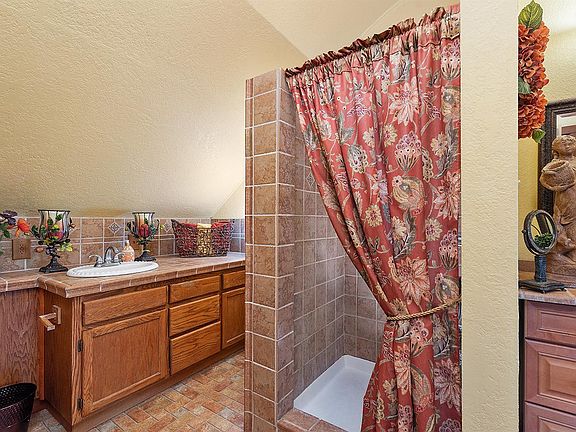 Sebastopol, California, 95472, United States, 2 Bedrooms Bedrooms, ,2 BathroomsBathrooms,Residential,Forsale,1997658