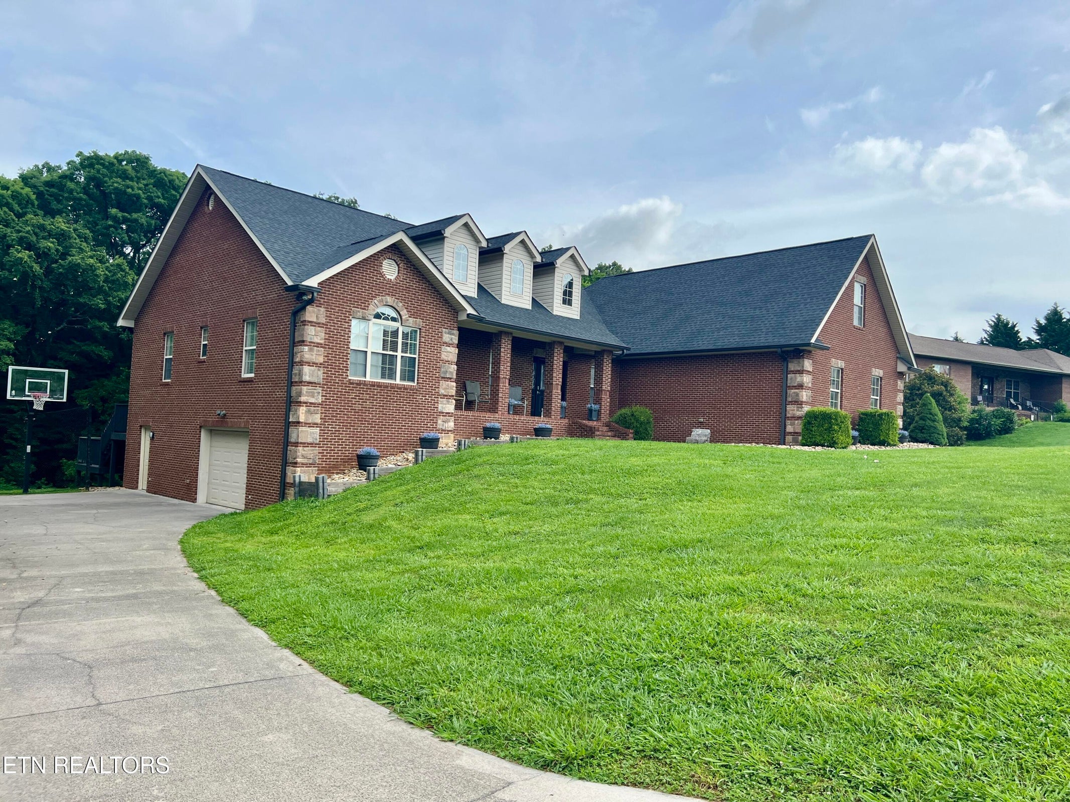 Sevierville, Tennessee, 37862, United States, 3 Bedrooms Bedrooms, ,2 BathroomsBathrooms,Residential,Forsale,1893776