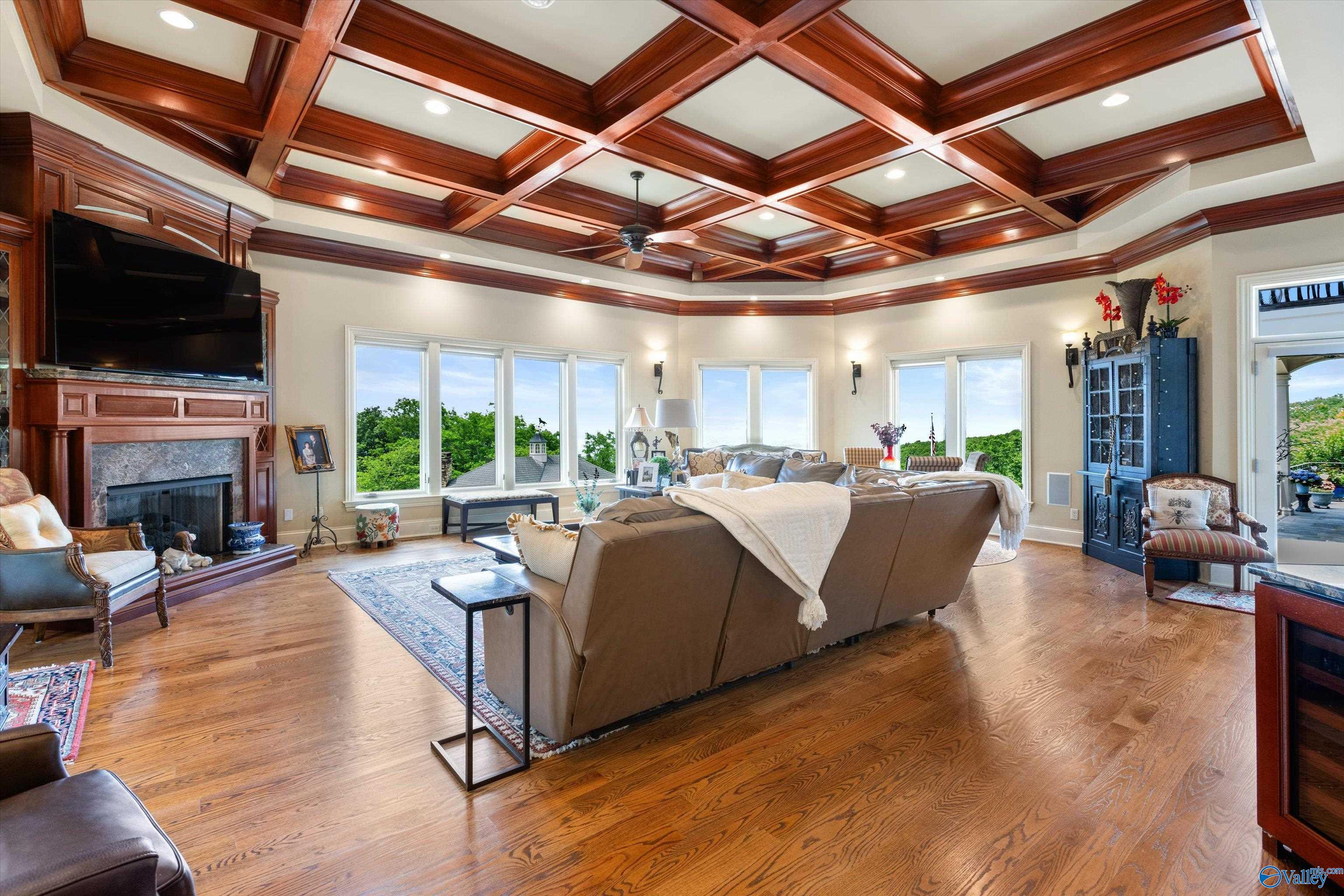 Huntsville, Alabama, 35801, United States, 6 Bedrooms Bedrooms, ,6.5 BathroomsBathrooms,Residential,Forsale,1997969