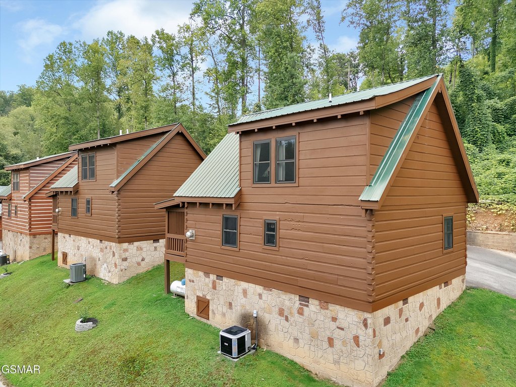 Gatlinburg, Tennessee, 37738, United States, 2 Bedrooms Bedrooms, ,2 BathroomsBathrooms,Residential,Forsale,1910184