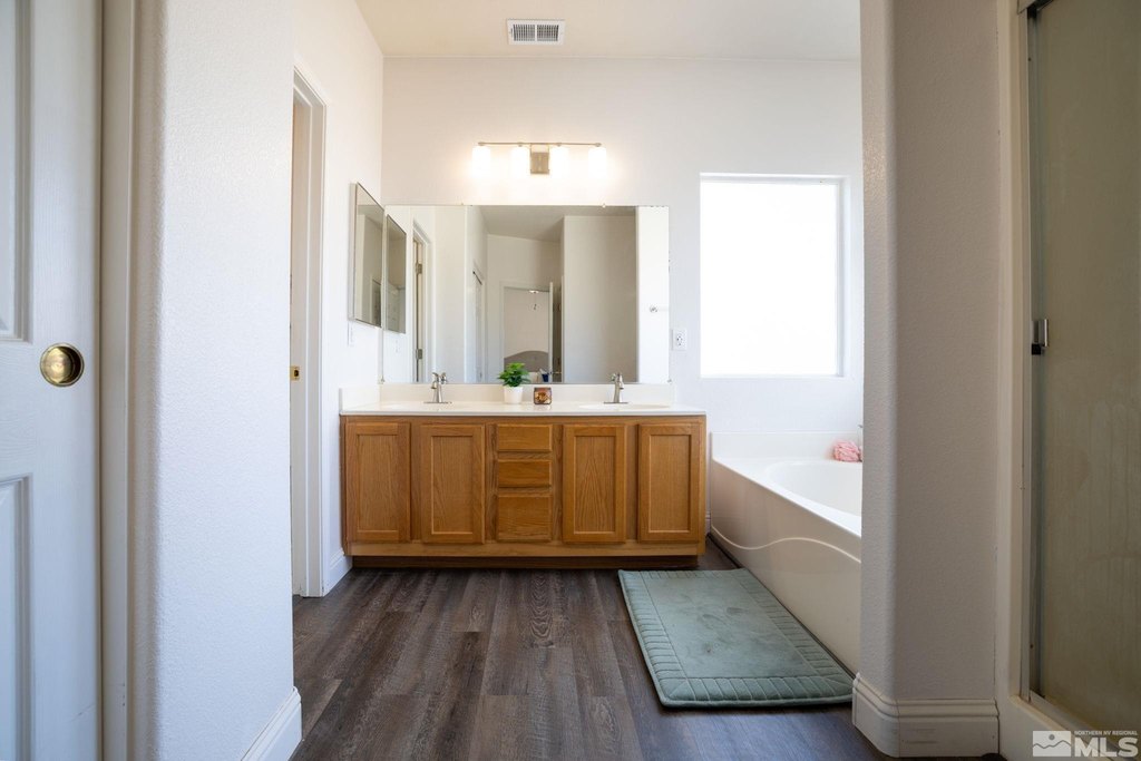 Reno, Nevada, 89508, United States, 4 Bedrooms Bedrooms, ,2 BathroomsBathrooms,Residential,Forsale,1910321