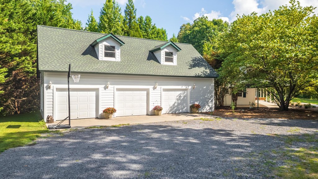 McDonald, Tennessee, 37353, United States, 4 Bedrooms Bedrooms, ,4 BathroomsBathrooms,Residential,Forsale,1922185