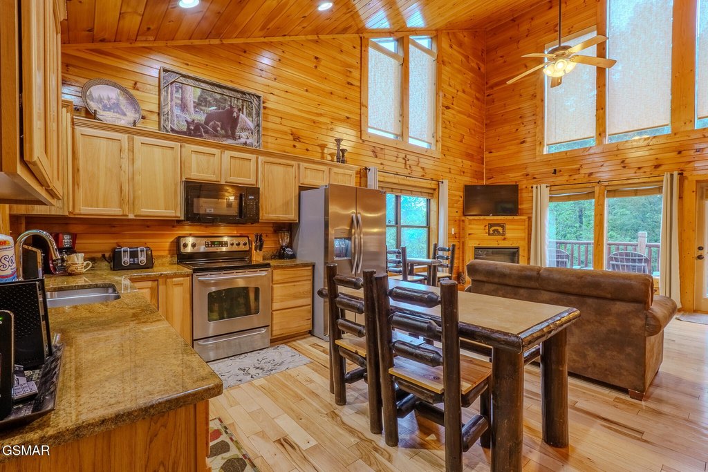 Gatlinburg, Tennessee, 37738, United States, 2 Bedrooms Bedrooms, ,2 BathroomsBathrooms,Residential,Forsale,1910202