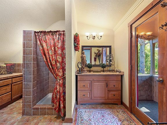 Sebastopol, California, 95472, United States, 2 Bedrooms Bedrooms, ,2 BathroomsBathrooms,Residential,Forsale,1997658