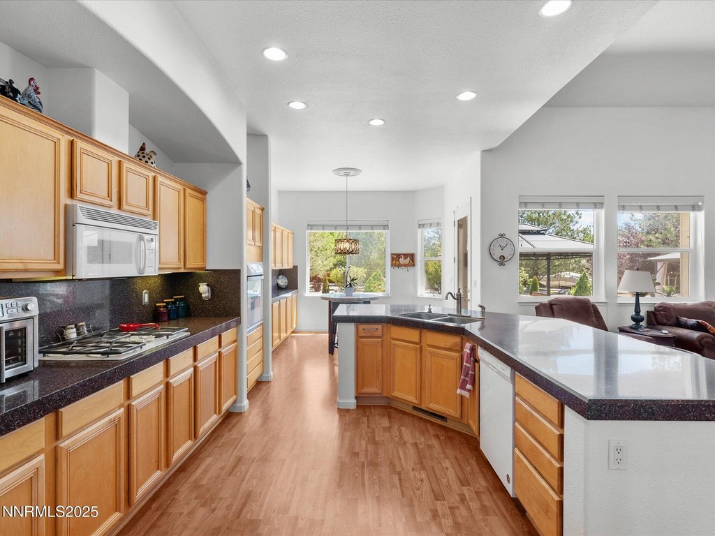 Sparks, Nevada, 89436, United States, 5 Bedrooms Bedrooms, ,3 BathroomsBathrooms,Residential,Forsale,1910324
