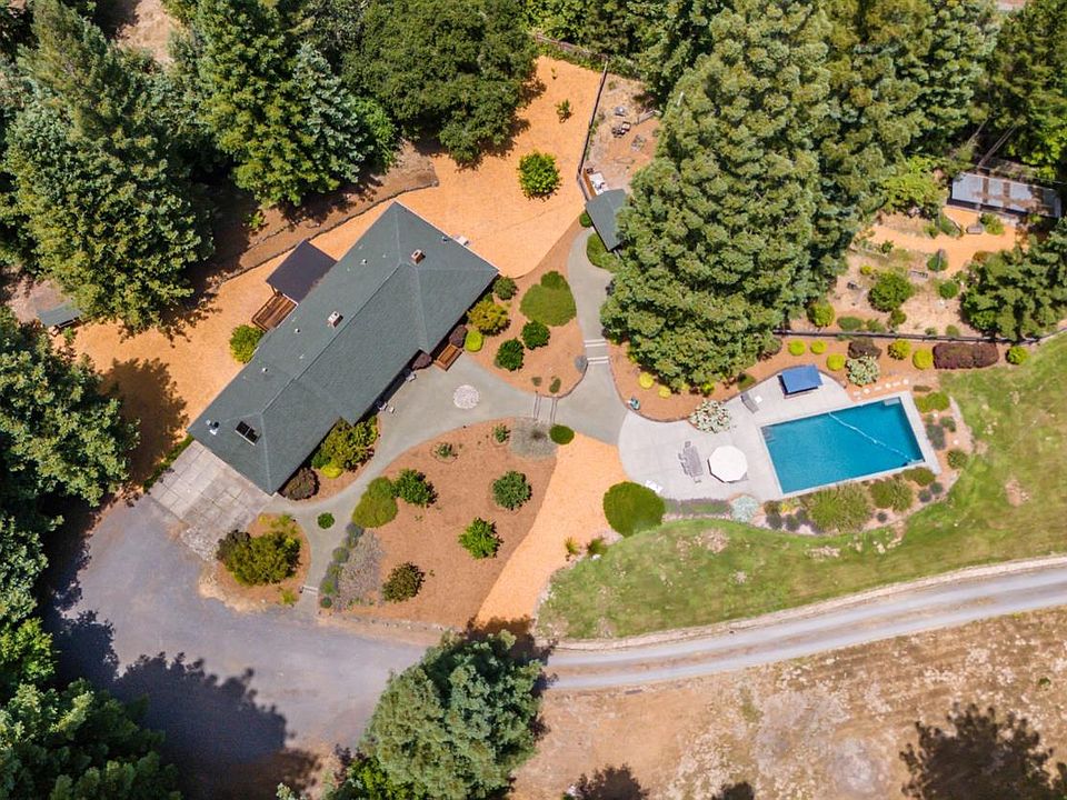 Sebastopol, California, 95472, United States, 5 Bedrooms Bedrooms, ,4 BathroomsBathrooms,Residential,Forsale,1918982