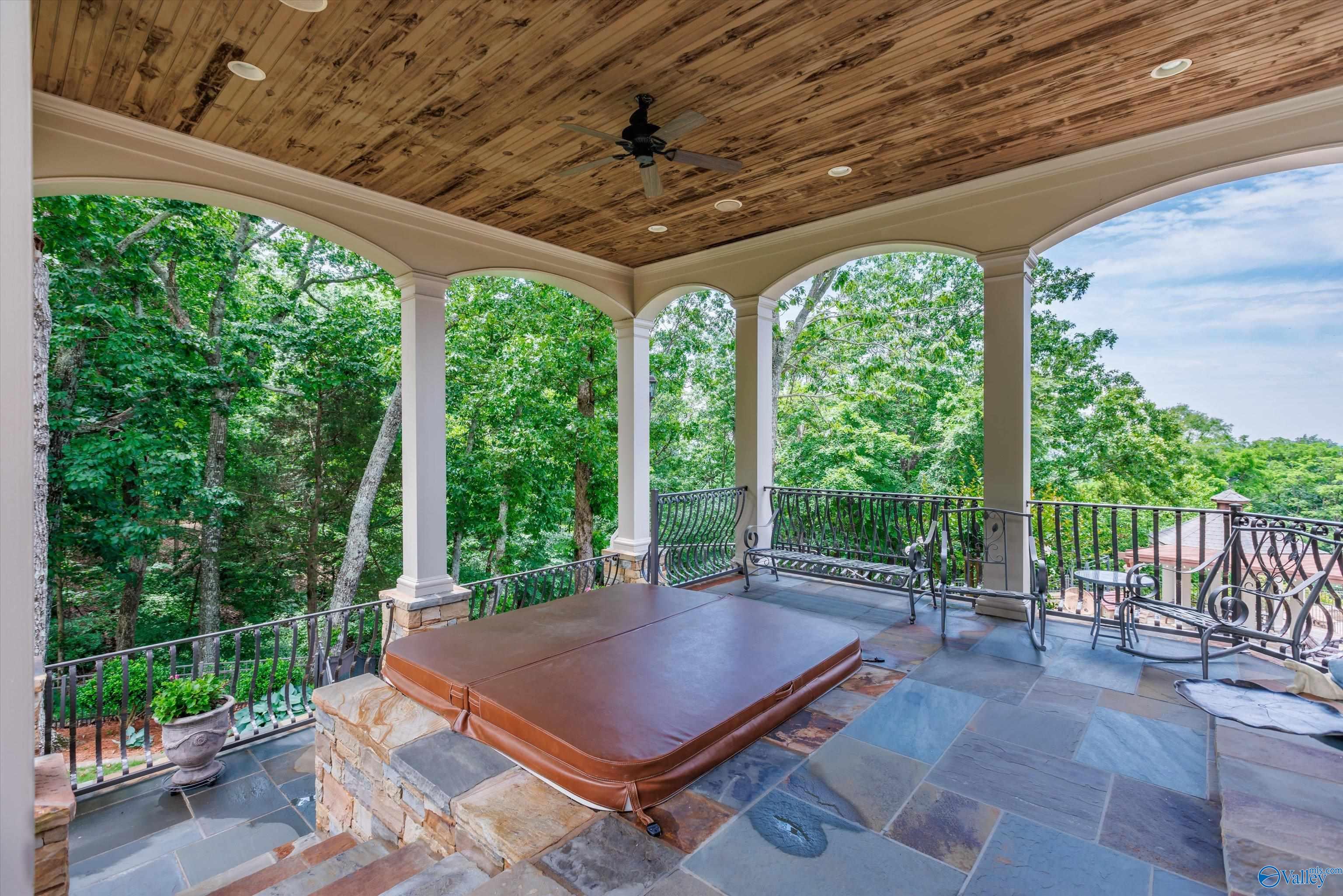 Huntsville, Alabama, 35801, United States, 6 Bedrooms Bedrooms, ,6.5 BathroomsBathrooms,Residential,Forsale,1997969