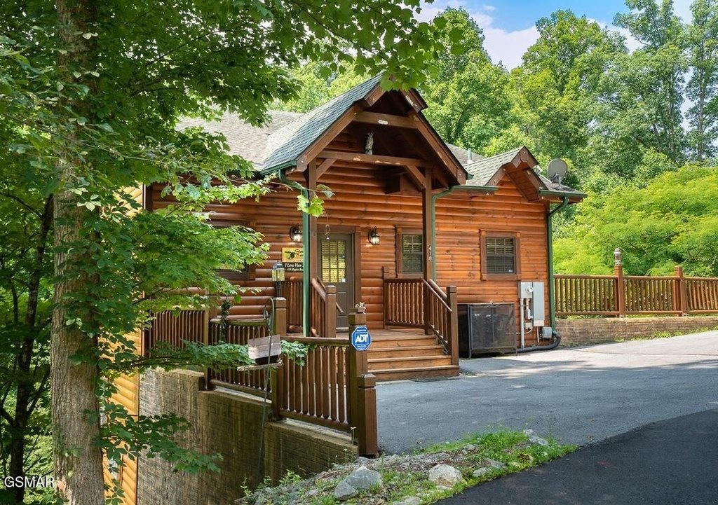 Gatlinburg, Tennessee, 37738, United States, 2 Bedrooms Bedrooms, ,2 BathroomsBathrooms,Residential,Forsale,1910202