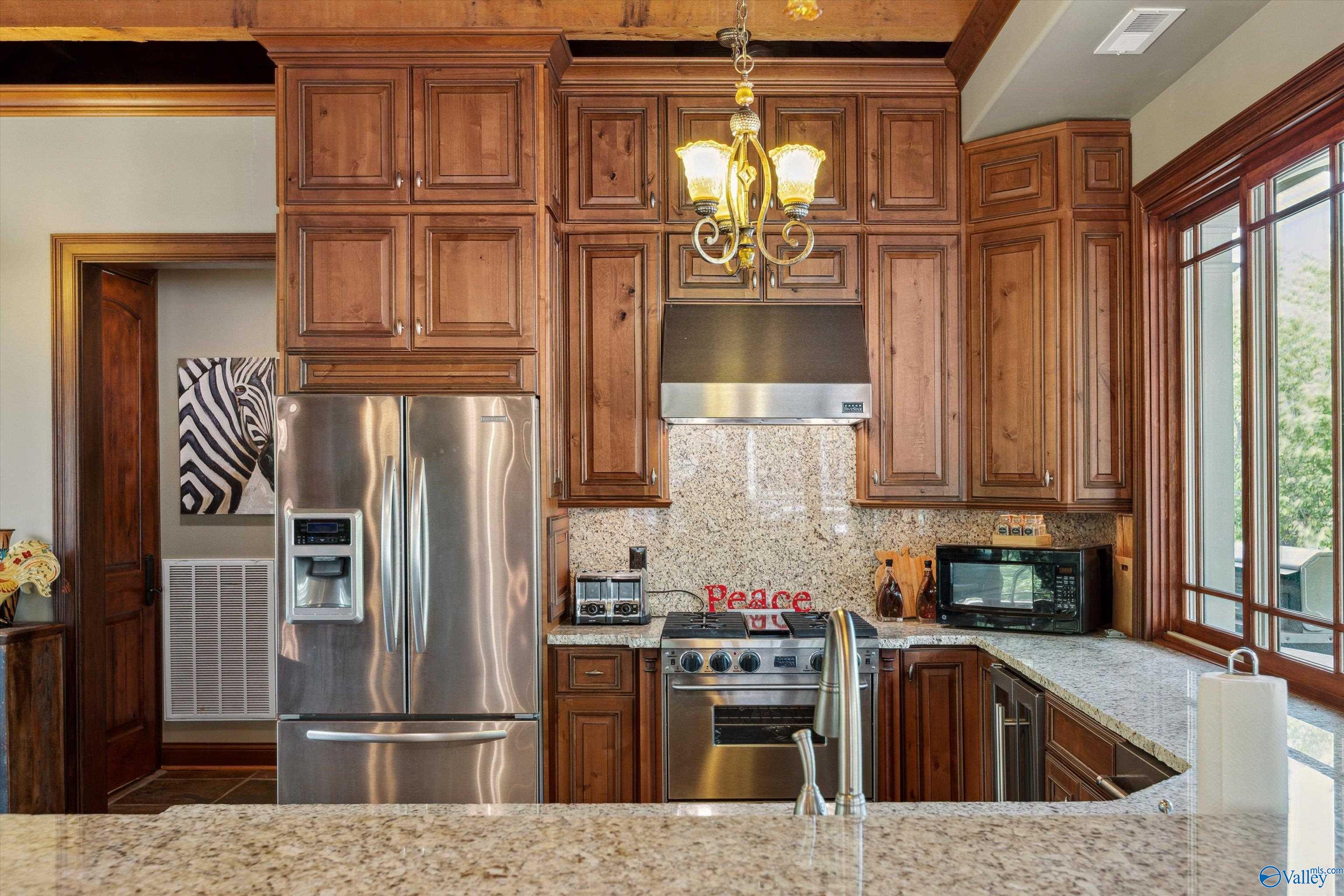 Huntsville, Alabama, 35801, United States, 6 Bedrooms Bedrooms, ,6.5 BathroomsBathrooms,Residential,Forsale,1997969