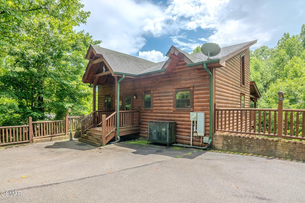 Gatlinburg, Tennessee, 37738, United States, 2 Bedrooms Bedrooms, ,2 BathroomsBathrooms,Residential,Forsale,1910202