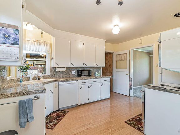 Santa Rosa, California, 95403, United States, 3 Bedrooms Bedrooms, ,1 BathroomBathrooms,Residential,Forsale,1918974