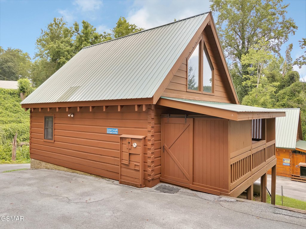 Gatlinburg, Tennessee, 37738, United States, 2 Bedrooms Bedrooms, ,2 BathroomsBathrooms,Residential,Forsale,1910184