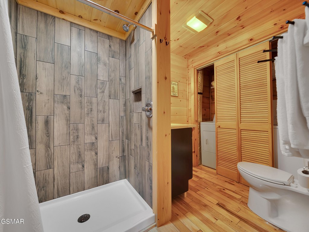 Gatlinburg, Tennessee, 37738, United States, 2 Bedrooms Bedrooms, ,2 BathroomsBathrooms,Residential,Forsale,1910184