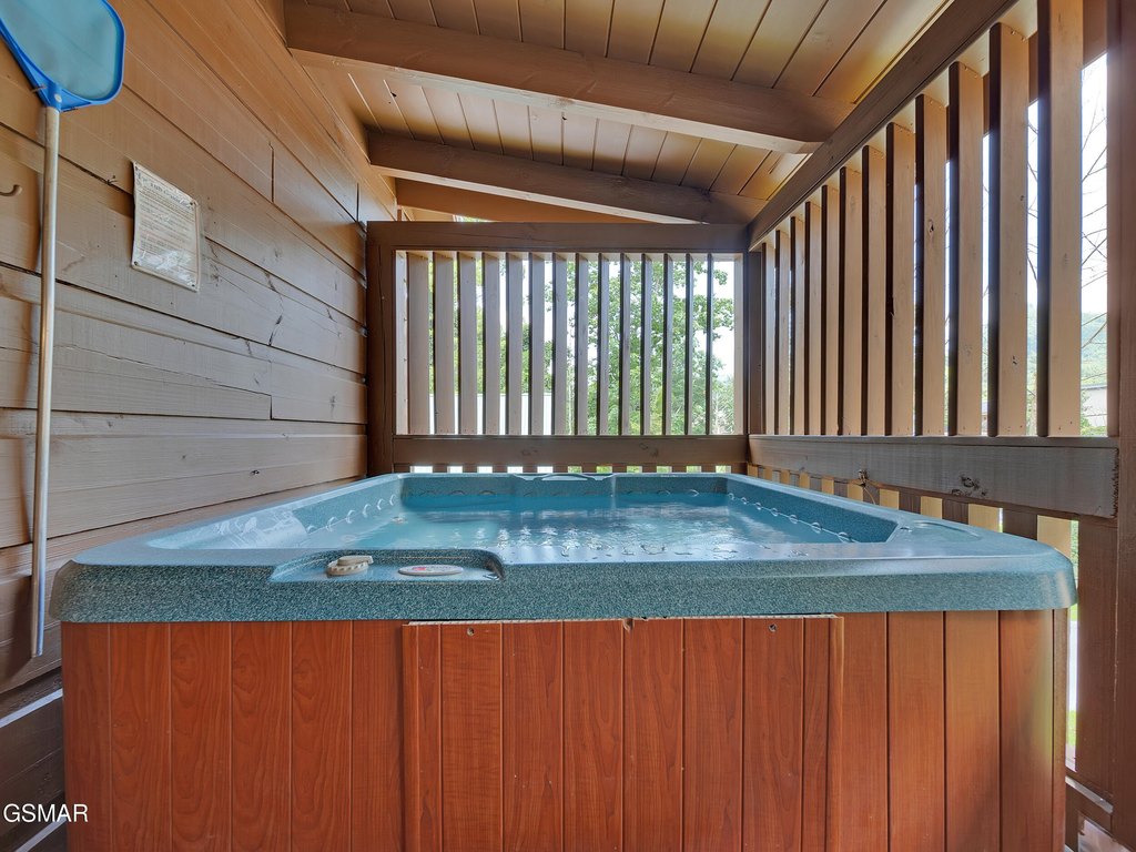 Gatlinburg, Tennessee, 37738, United States, 2 Bedrooms Bedrooms, ,2 BathroomsBathrooms,Residential,Forsale,1910184