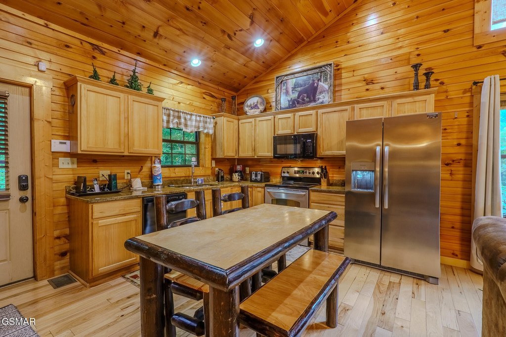Gatlinburg, Tennessee, 37738, United States, 2 Bedrooms Bedrooms, ,2 BathroomsBathrooms,Residential,Forsale,1910202