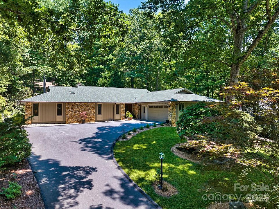 Laurel Park, North Carolina, 28739, United States, 3 Bedrooms Bedrooms, ,3 BathroomsBathrooms,Residential,Forsale,1904893