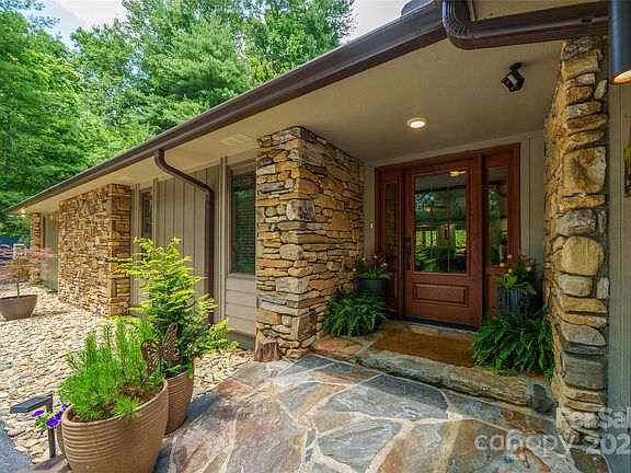 Laurel Park, North Carolina, 28739, United States, 3 Bedrooms Bedrooms, ,3 BathroomsBathrooms,Residential,Forsale,1904893