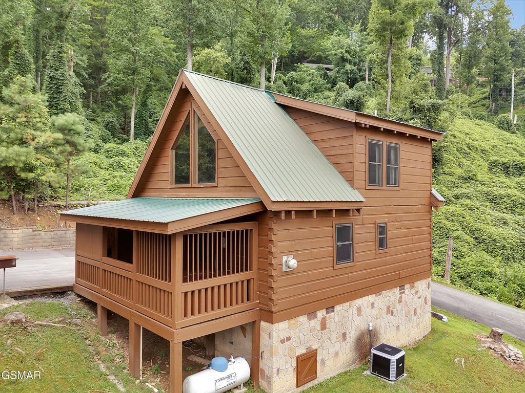 Gatlinburg, Tennessee, 37738, United States, 2 Bedrooms Bedrooms, ,2 BathroomsBathrooms,Residential,Forsale,1910184