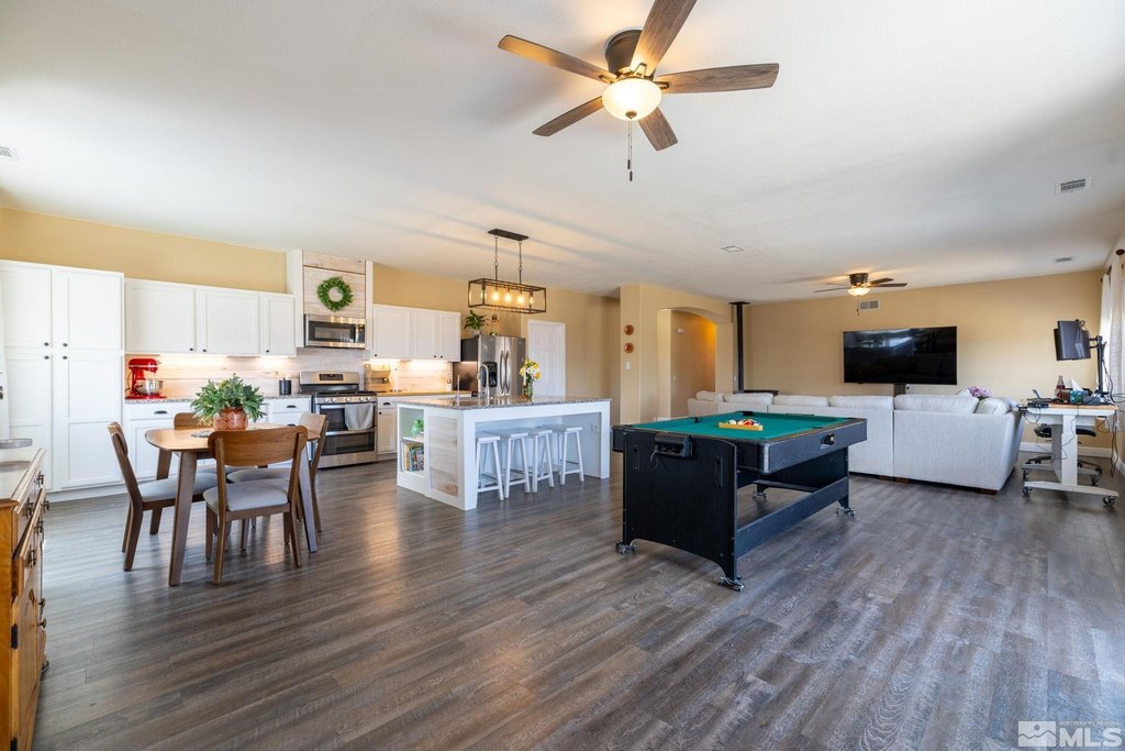 Reno, Nevada, 89508, United States, 4 Bedrooms Bedrooms, ,2 BathroomsBathrooms,Residential,Forsale,1910321
