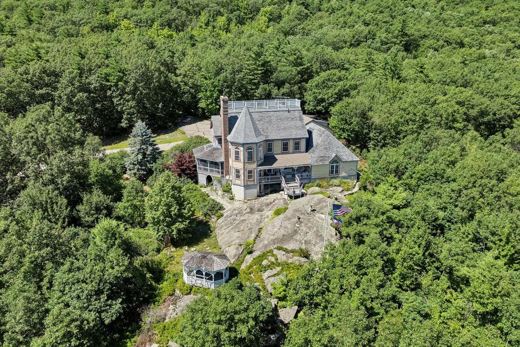 Moultonborough, New Hampshire, 03254, United States, 4 Bedrooms Bedrooms, ,3.5 BathroomsBathrooms,Residential,Forsale,1941219