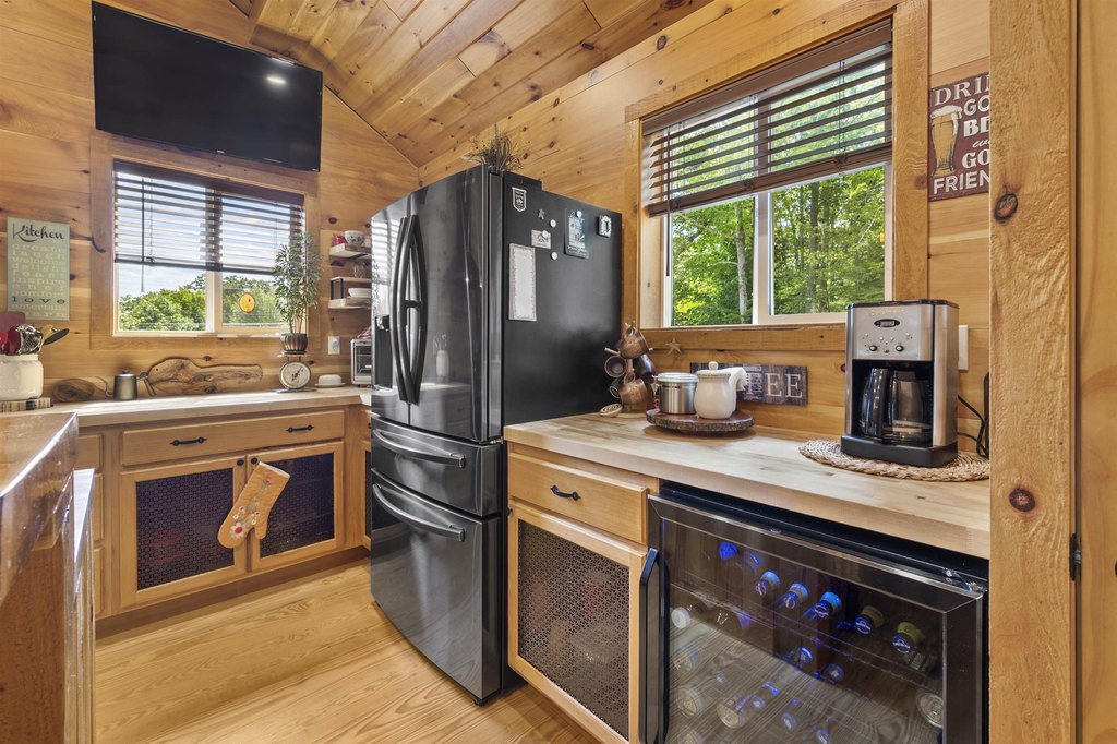 Laconia, New Hampshire, 03246, United States, 4 Bedrooms Bedrooms, ,3.5 BathroomsBathrooms,Residential,Forsale,1941240