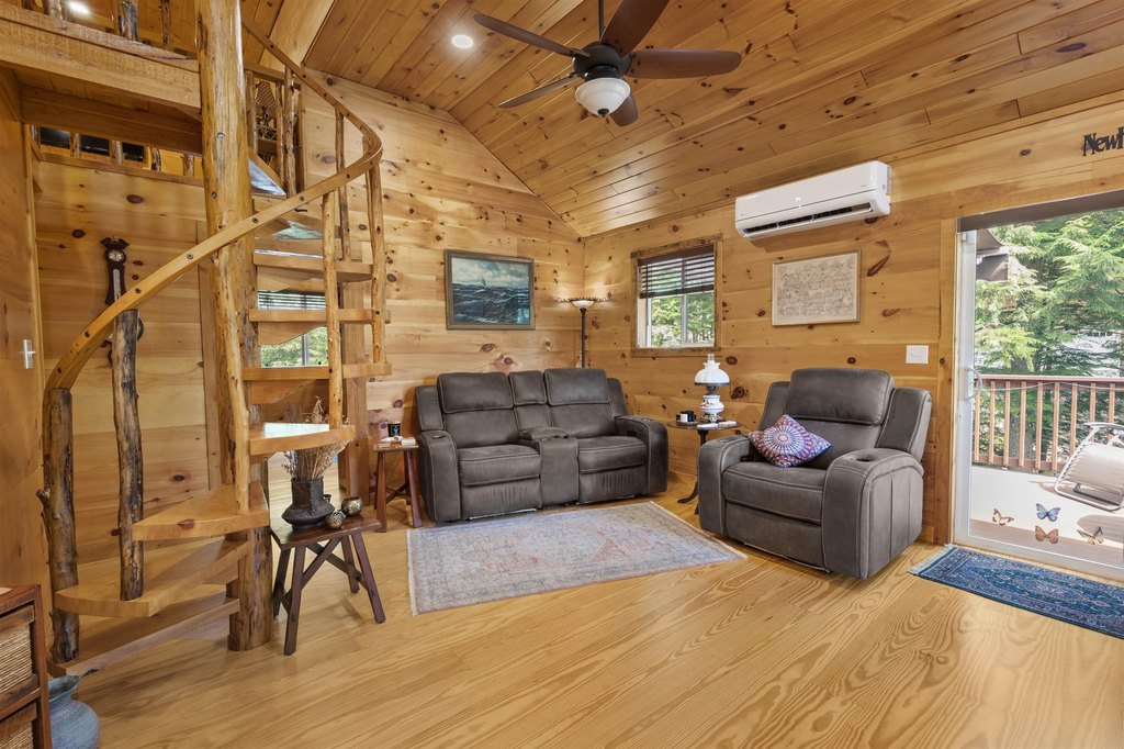 Laconia, New Hampshire, 03246, United States, 4 Bedrooms Bedrooms, ,3.5 BathroomsBathrooms,Residential,Forsale,1941240