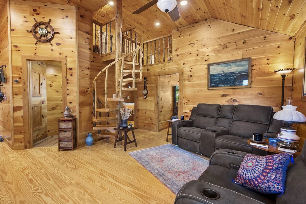 Laconia, New Hampshire, 03246, United States, 4 Bedrooms Bedrooms, ,3.5 BathroomsBathrooms,Residential,Forsale,1941240