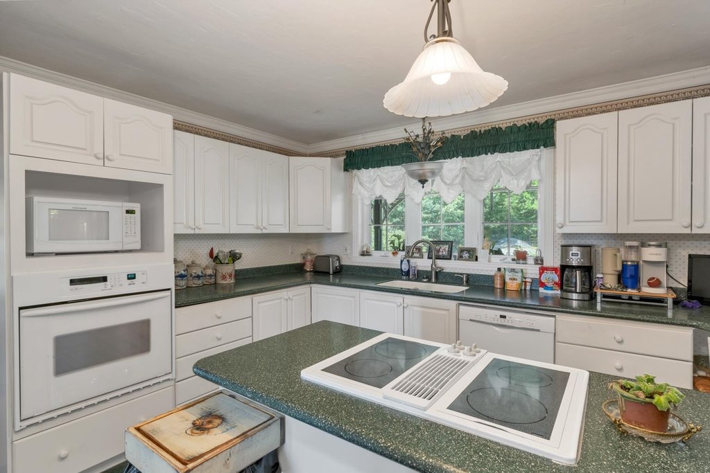 Moultonborough, New Hampshire, 03254, United States, 4 Bedrooms Bedrooms, ,3.5 BathroomsBathrooms,Residential,Forsale,1941219