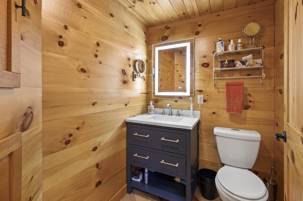 Laconia, New Hampshire, 03246, United States, 4 Bedrooms Bedrooms, ,3.5 BathroomsBathrooms,Residential,Forsale,1941240