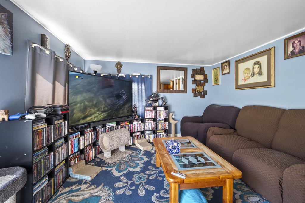 Laconia, New Hampshire, 03246, United States, 4 Bedrooms Bedrooms, ,3.5 BathroomsBathrooms,Residential,Forsale,1941240