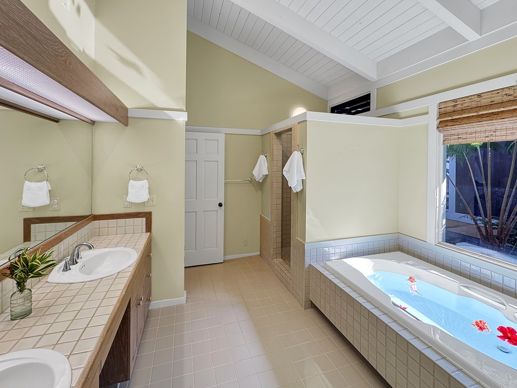 Kailua-Kona, Hawaii, 96740, United States, 3 Bedrooms Bedrooms, ,2 BathroomsBathrooms,Residential,Forsale,1929294