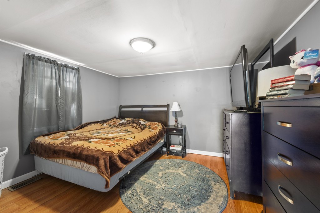 Laconia, New Hampshire, 03246, United States, 4 Bedrooms Bedrooms, ,3.5 BathroomsBathrooms,Residential,Forsale,1941240