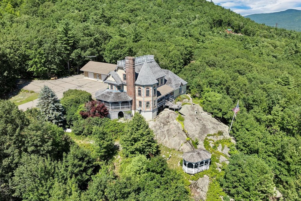 Moultonborough, New Hampshire, 03254, United States, 4 Bedrooms Bedrooms, ,3.5 BathroomsBathrooms,Residential,Forsale,1941219